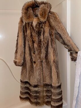 Tanuki Raccoon Racoon Fur Coat Jacket Women, FULL LENGHT COATWoman Size 4 Petite